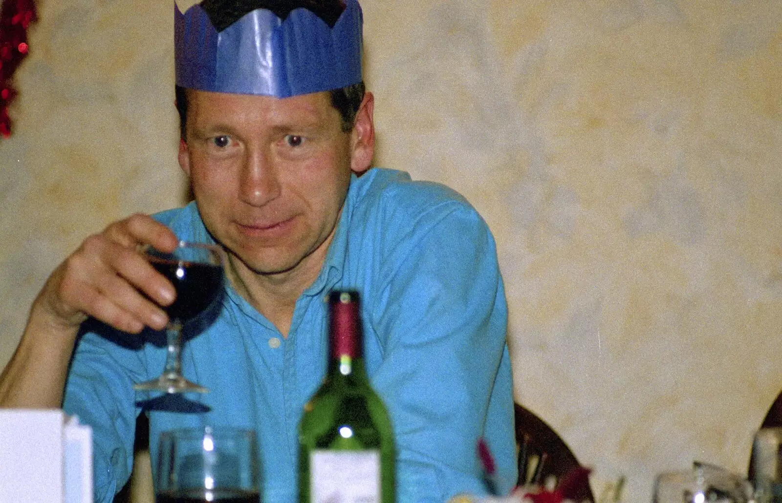 Apple looks faintly desperate, from The BSCC Christmas Dinner, The Swan Inn, Brome, Suffolk - 8th December 2000