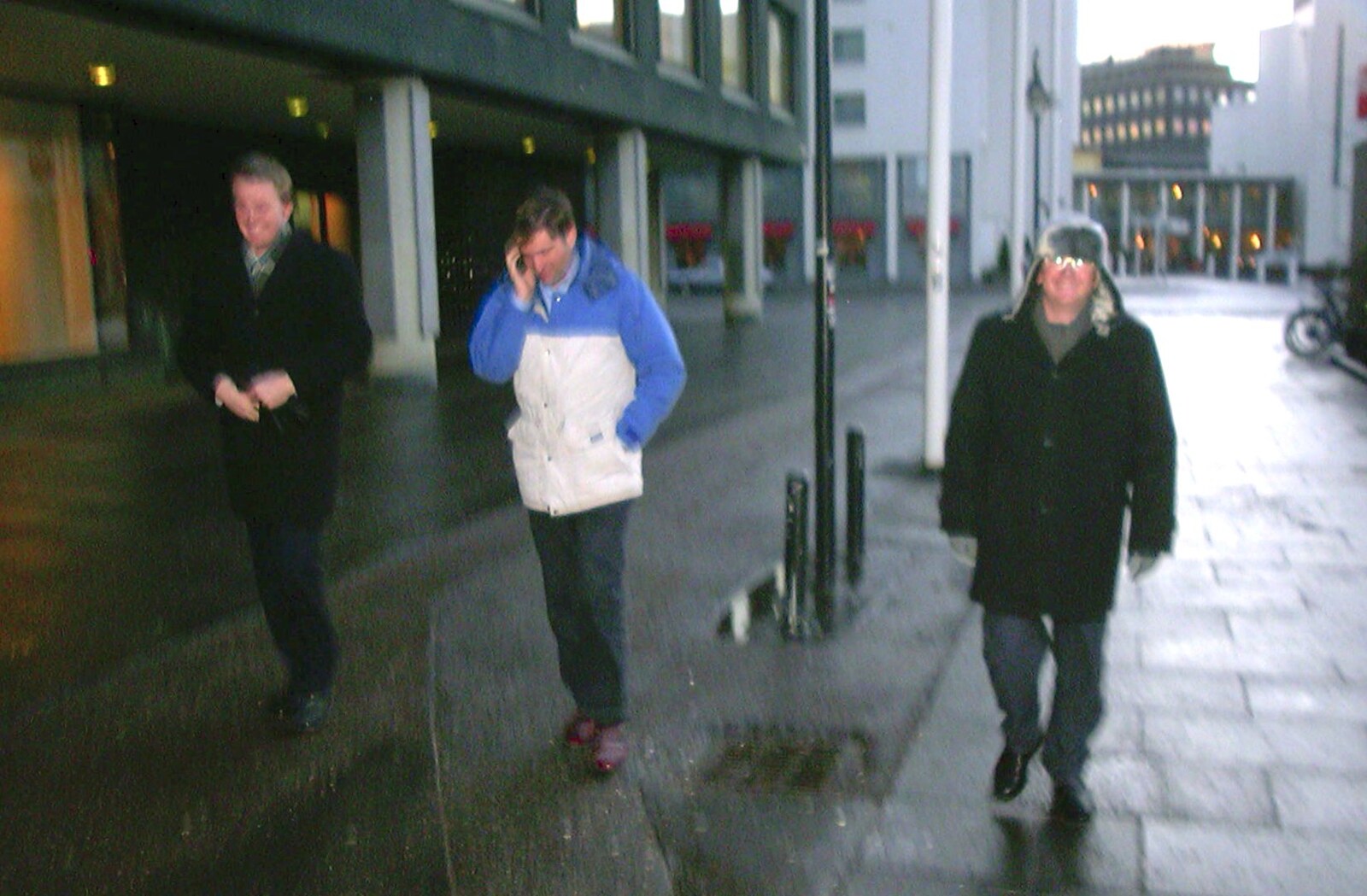 Bob's on the phone as we walk through Helsinki from A 3G Lab Press Tour of Helsinki and Stockholm, Finland and Sweden - 12th March 2001