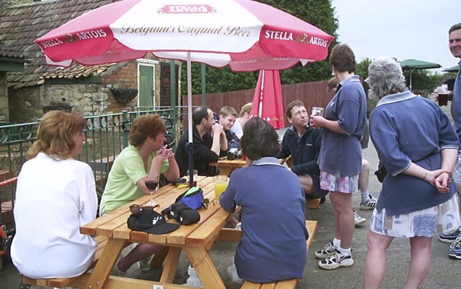 More club mingling from The BSCC Annual Bike Ride, Marquess of Exeter, Oakham, Rutland - 12th May 2001
