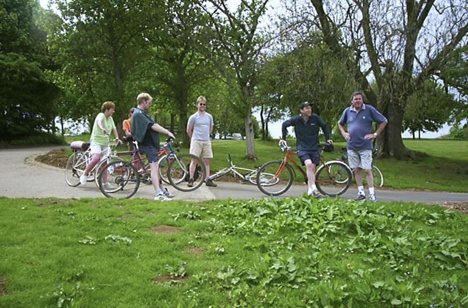 Group photo near the marina from The BSCC Annual Bike Ride, Marquess of Exeter, Oakham, Rutland - 12th May 2001