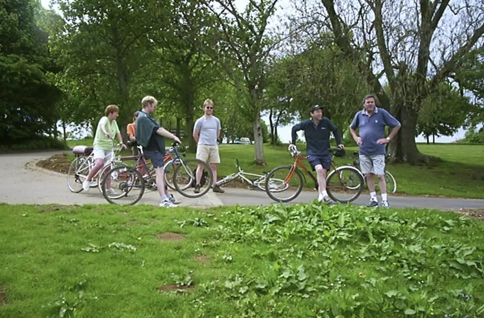 Group photo near the marina, from The BSCC Annual Bike Ride, Marquess of Exeter, Oakham, Rutland - 12th May 2001