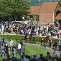 More parade ring action, 3G Lab Goes to the Races, Newmarket, Suffolk - 15th July 2001