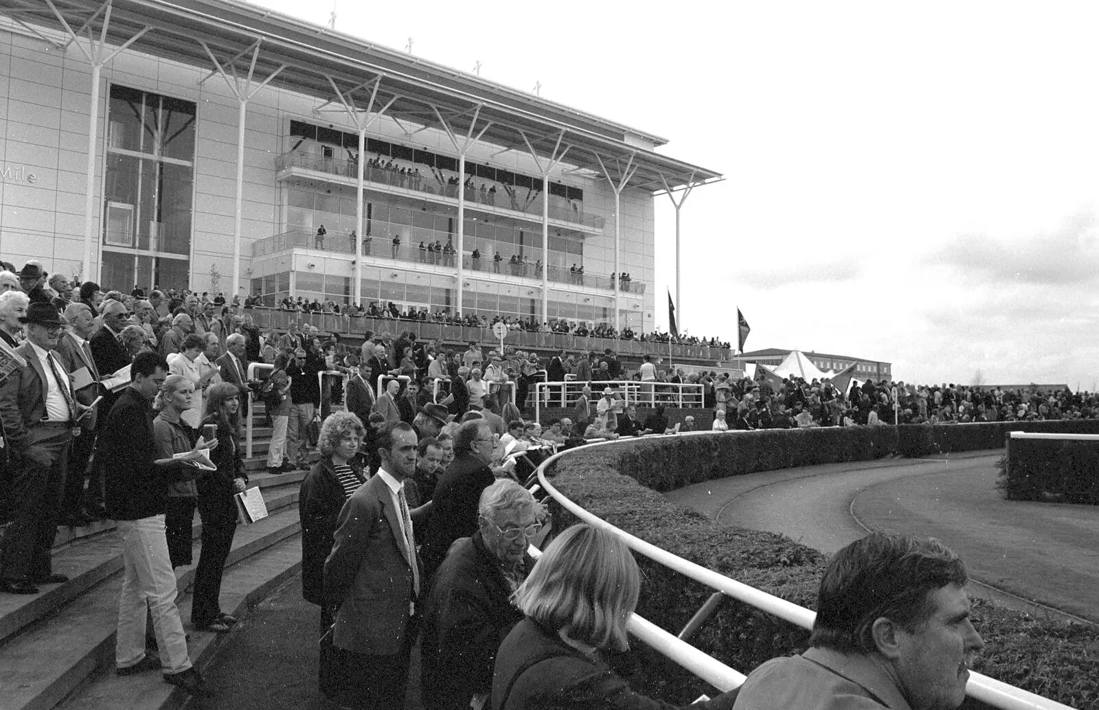 More racing crowds, from 3G Lab Goes to the Races, Newmarket, Suffolk - 15th July 2001