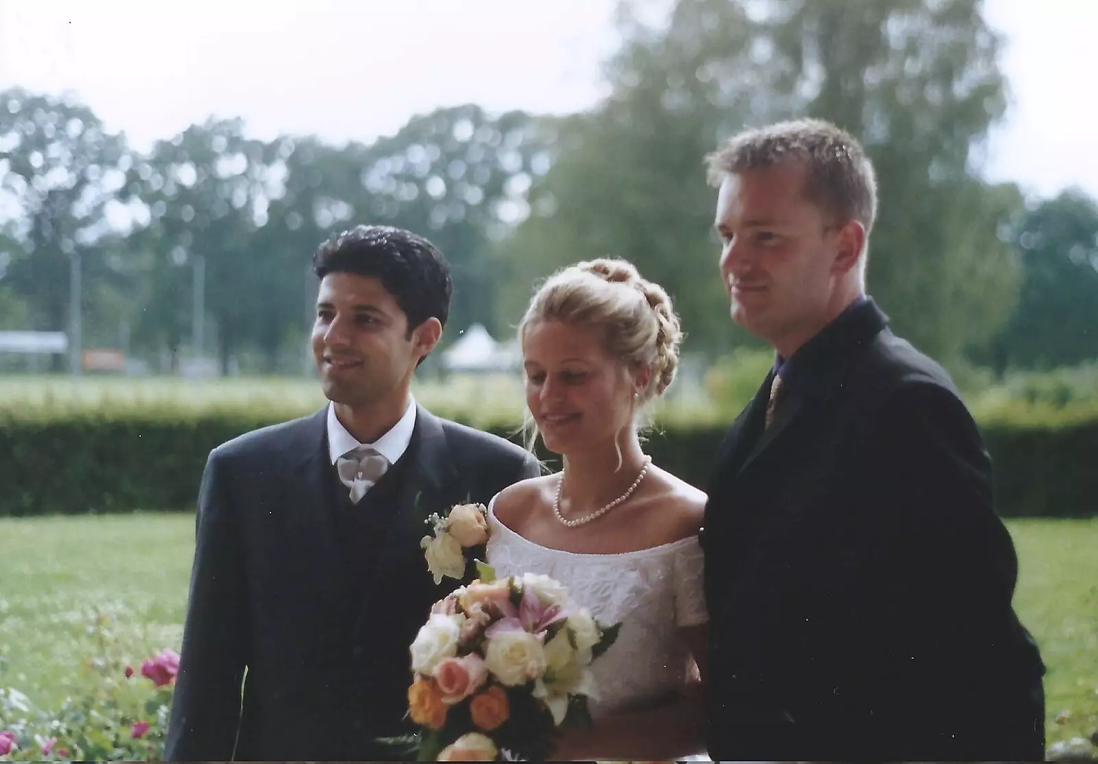 Nosher with Luigi and Elisa, from Elisa and Luigi's Wedding, Carouge, Geneva, Switzerland - 20th July 2001