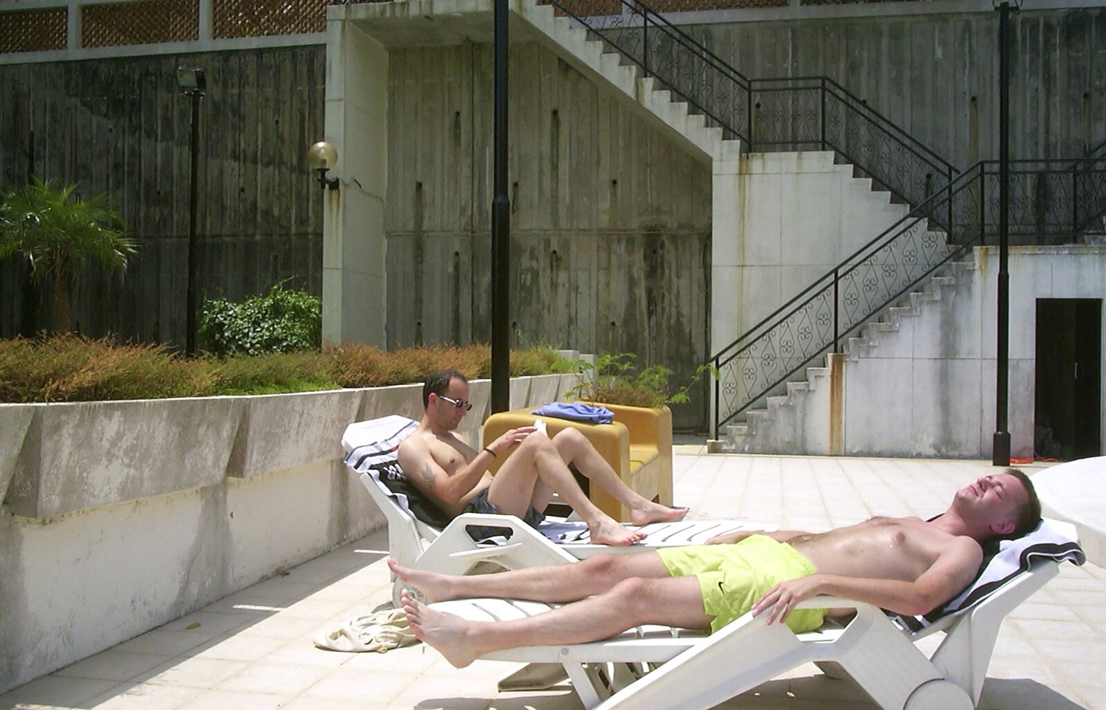 A Trip to Hong Kong, China - 11th August 2001: DH and Nosher sit by the pool for a bit