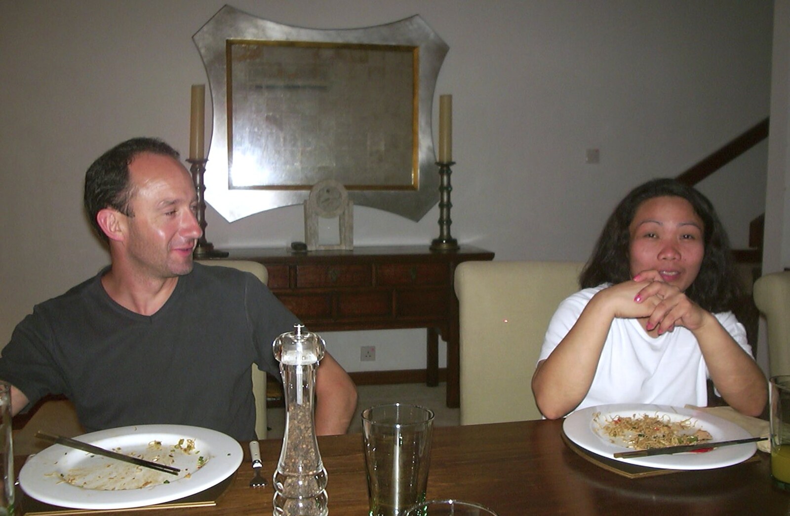 A Trip to Hong Kong, China - 11th August 2001: DH and Josie eat dinner