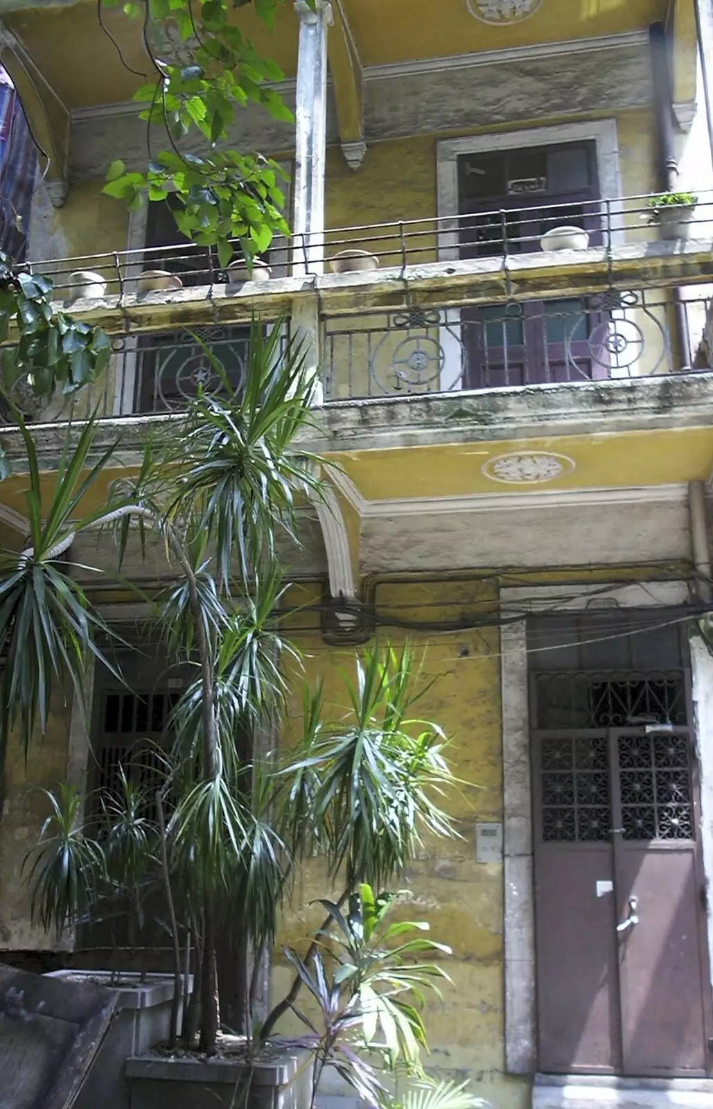 A nicely-dilapidated colonial house, from A Day Trip to Macau, China - 16th August 2001