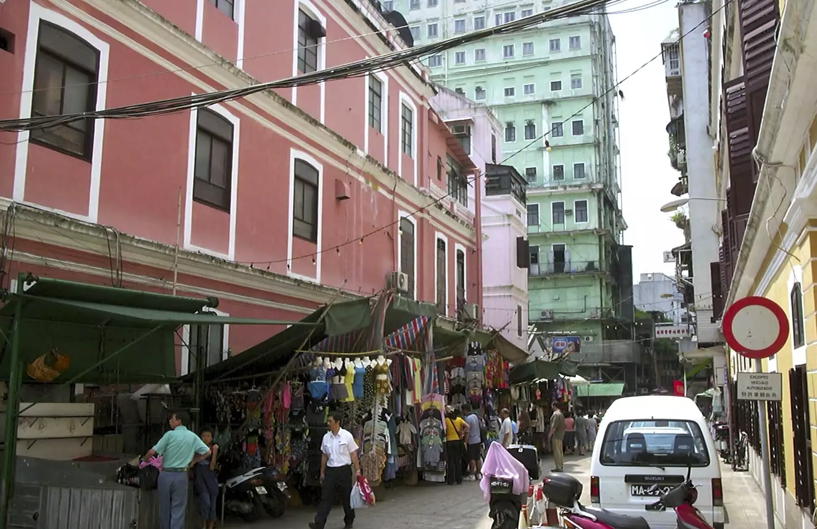 More colourful streets, from A Day Trip to Macau, China - 16th August 2001