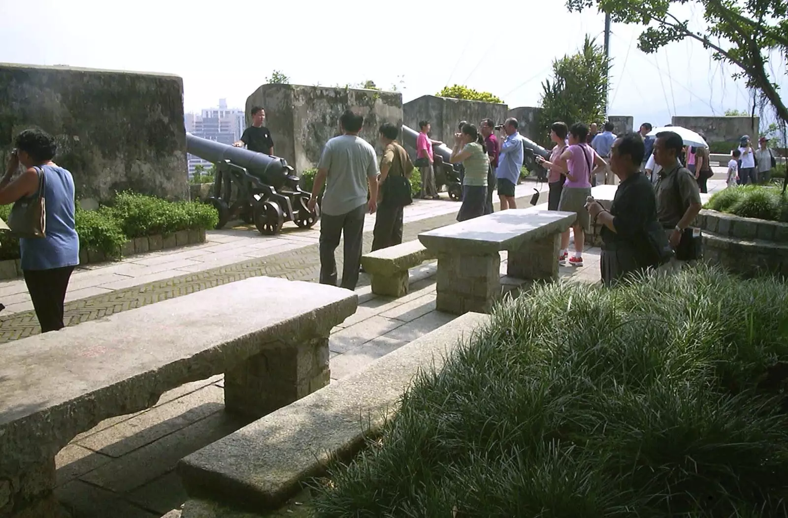 Tourists look at cannon, from A Day Trip to Macau, China - 16th August 2001