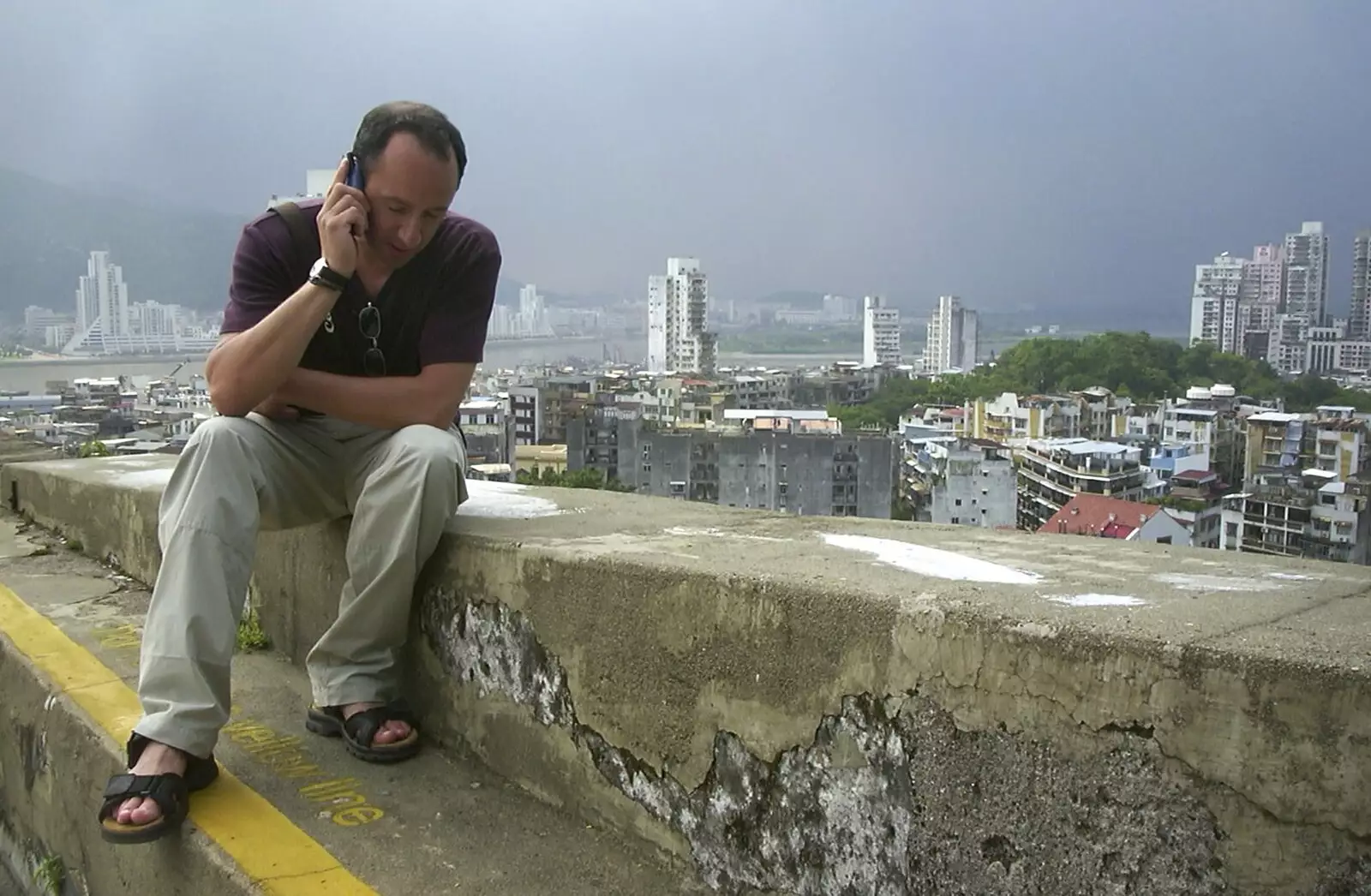 DH takes a work-related call, from A Day Trip to Macau, China - 16th August 2001