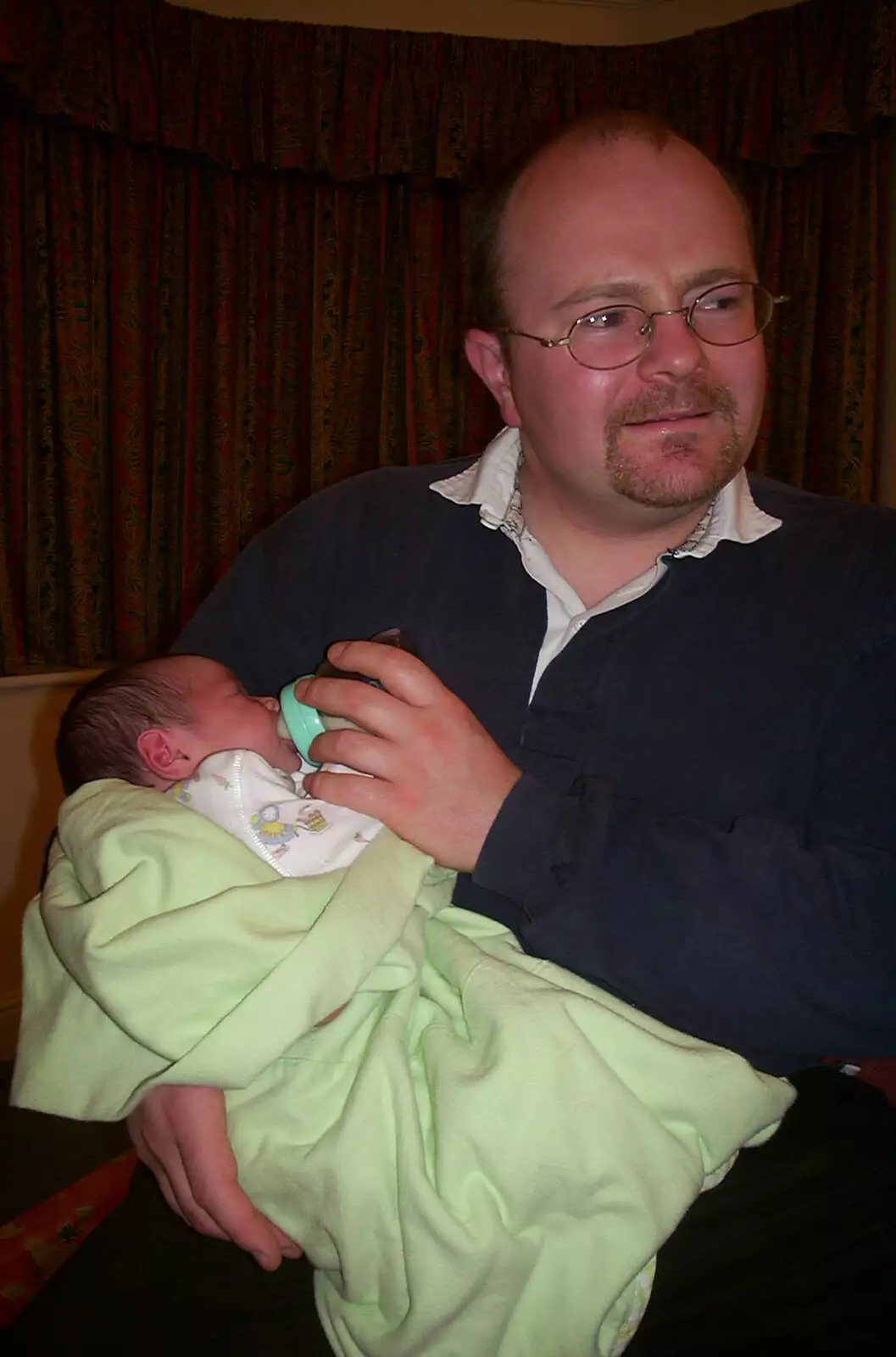 Hamish gives some bottle, from A Trip Down South, New Milton, Hampshire - 25th August 2001