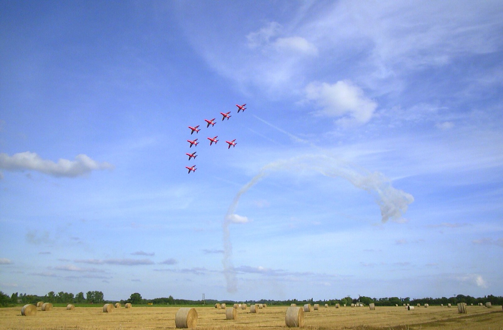 The Red Arrows fly for the Eye Show from 3G Lab Moves Offices, Milton Road, Cambourne and Cambridge - 27th August 2001