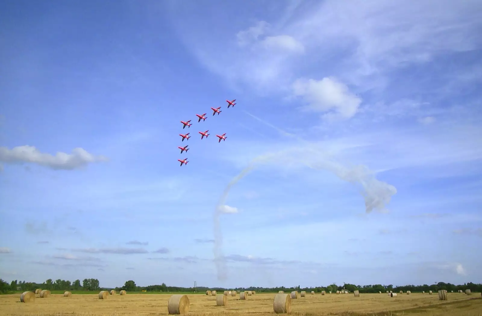 The Red Arrows fly for the Eye Show, from 3G Lab Moves Offices, Milton Road, Cambourne and Cambridge - 27th August 2001