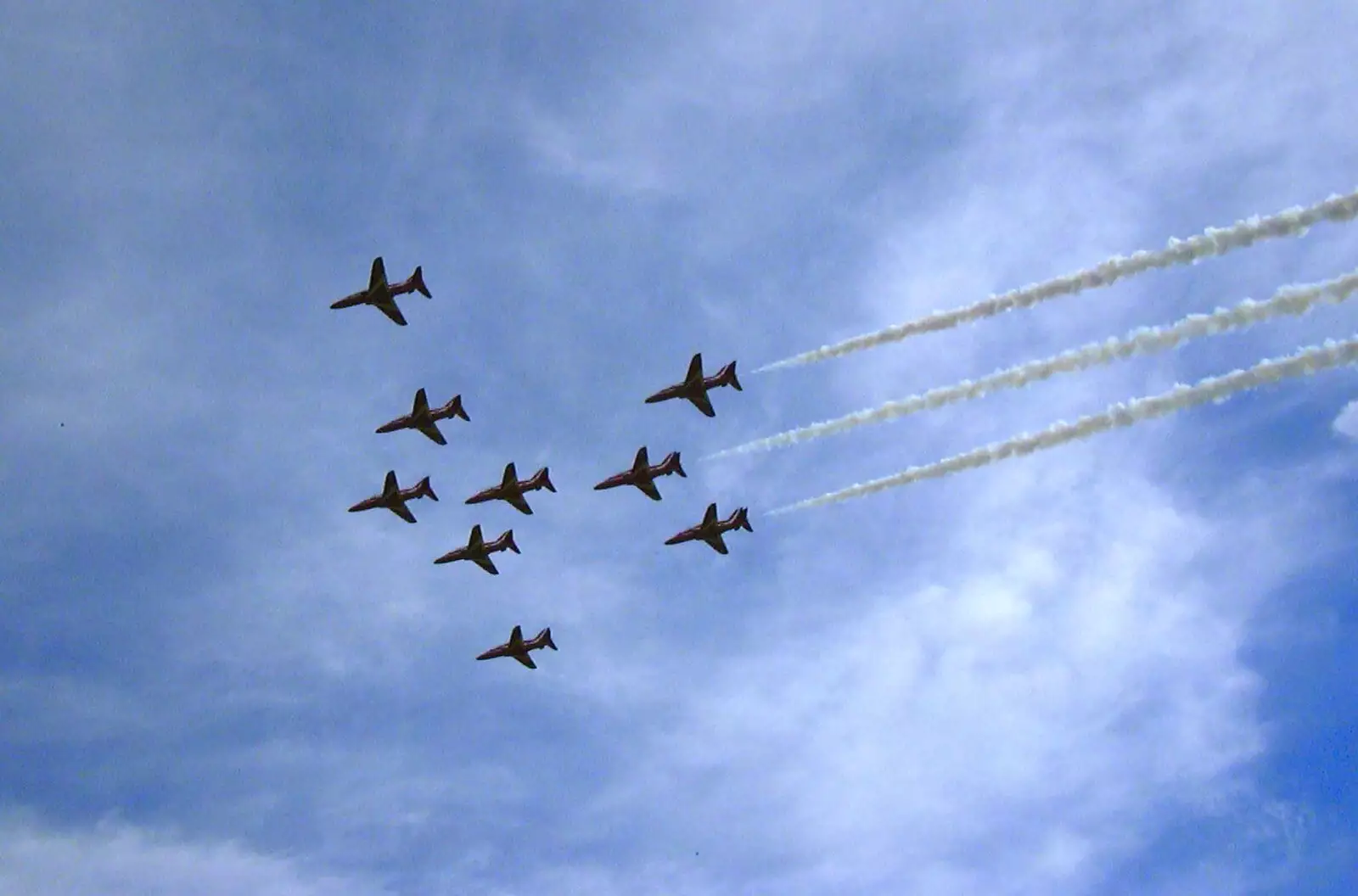 The Red Arrows fly close overhead, from 3G Lab Moves Offices, Milton Road, Cambourne and Cambridge - 27th August 2001