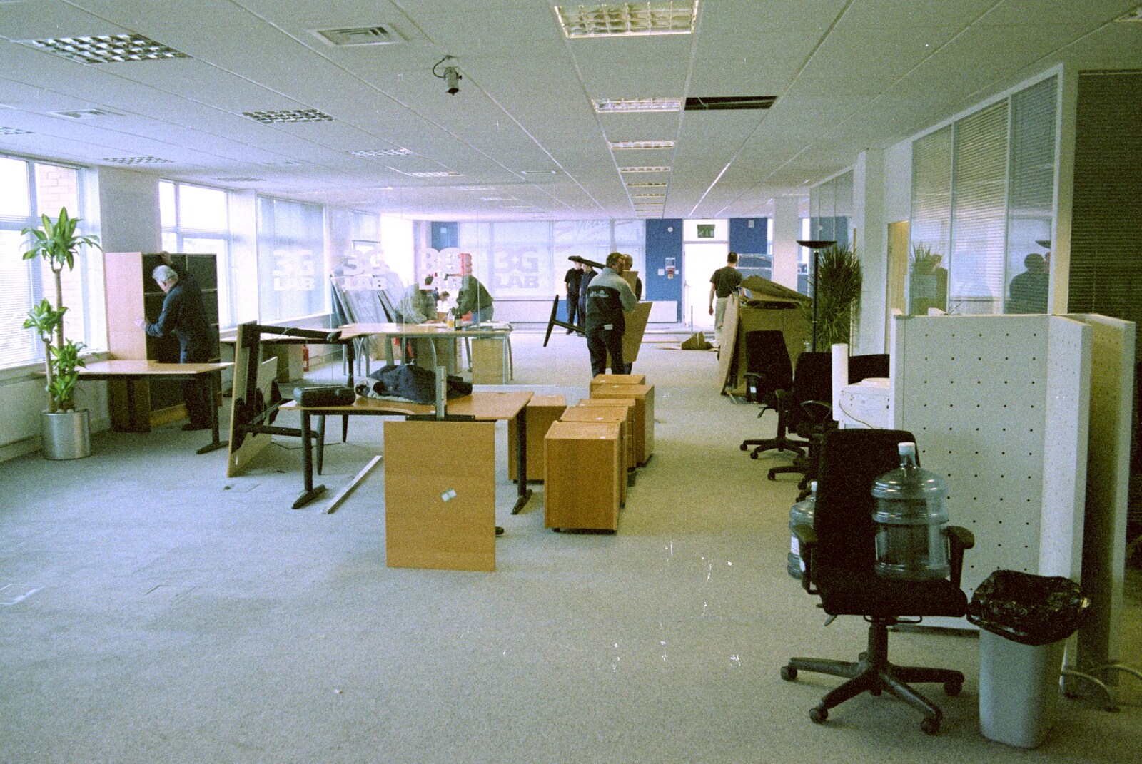 Furniture is moved in from 3G Lab Moves Offices, Milton Road, Cambourne and Cambridge - 27th August 2001