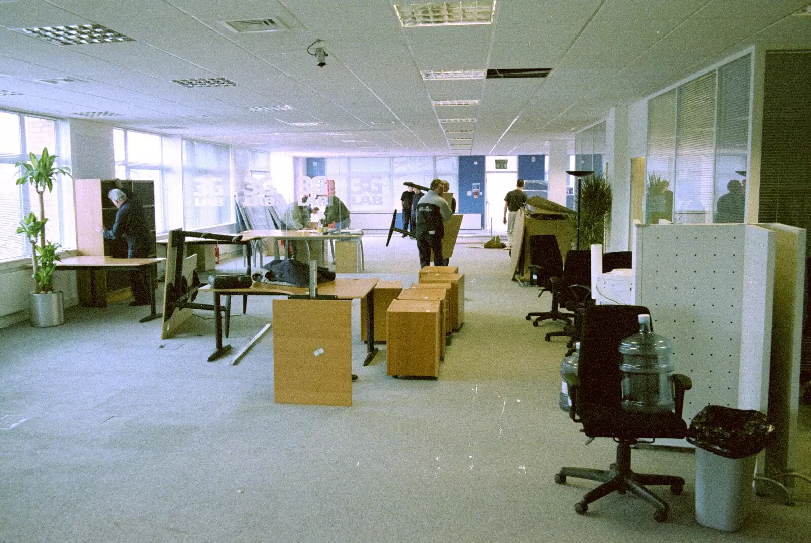 Furniture is moved in, from 3G Lab Moves Offices, Milton Road, Cambourne and Cambridge - 27th August 2001