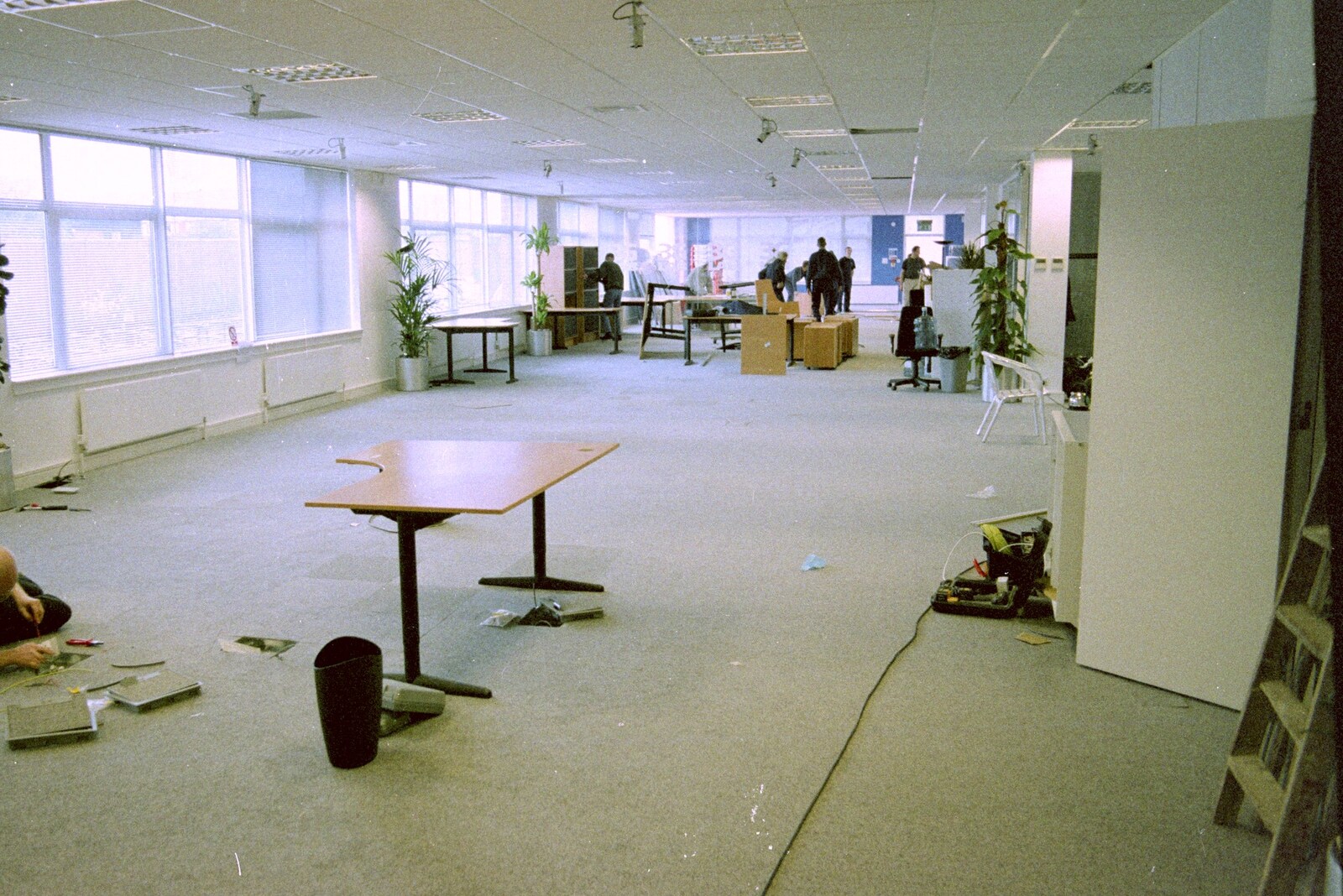 Various bits of desk are assembled from 3G Lab Moves Offices, Milton Road, Cambourne and Cambridge - 27th August 2001