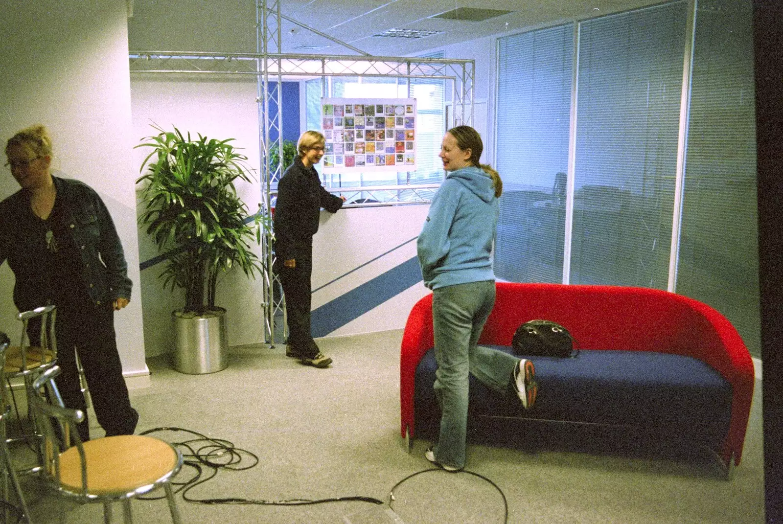 Michelle, Wendy and Kate mill around, from 3G Lab Moves Offices, Milton Road, Cambourne and Cambridge - 27th August 2001