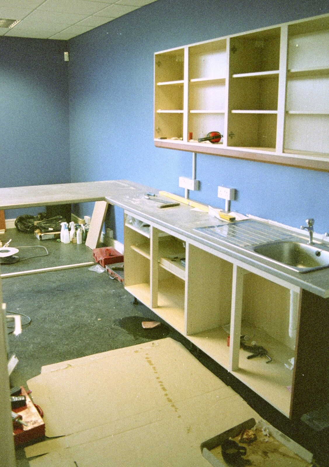 The Matrix House kitchen from 3G Lab Moves Offices, Milton Road, Cambourne and Cambridge - 27th August 2001