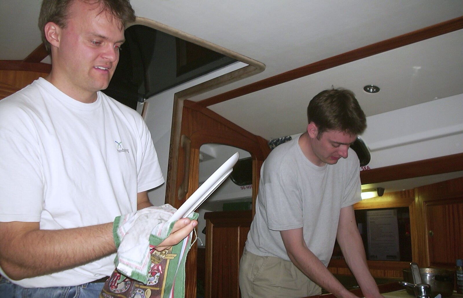 A 3G Lab Sailing Trip, Shotley, Suffolk - 6th September 2001: Nick and Stef wash up