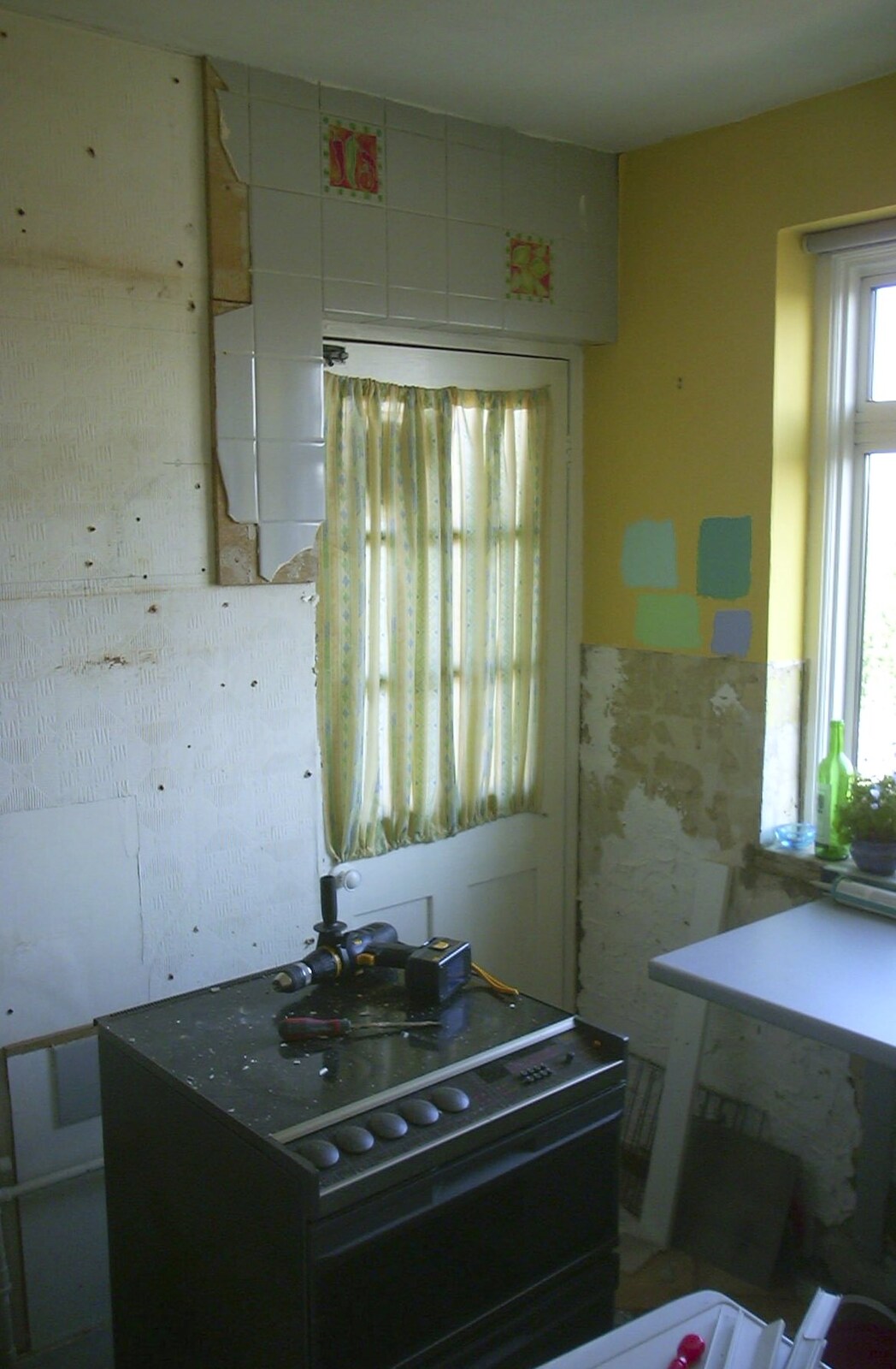 A cooker, and the door to the balcony from Sis's Kitchen, Morden, London - 15th November 2001