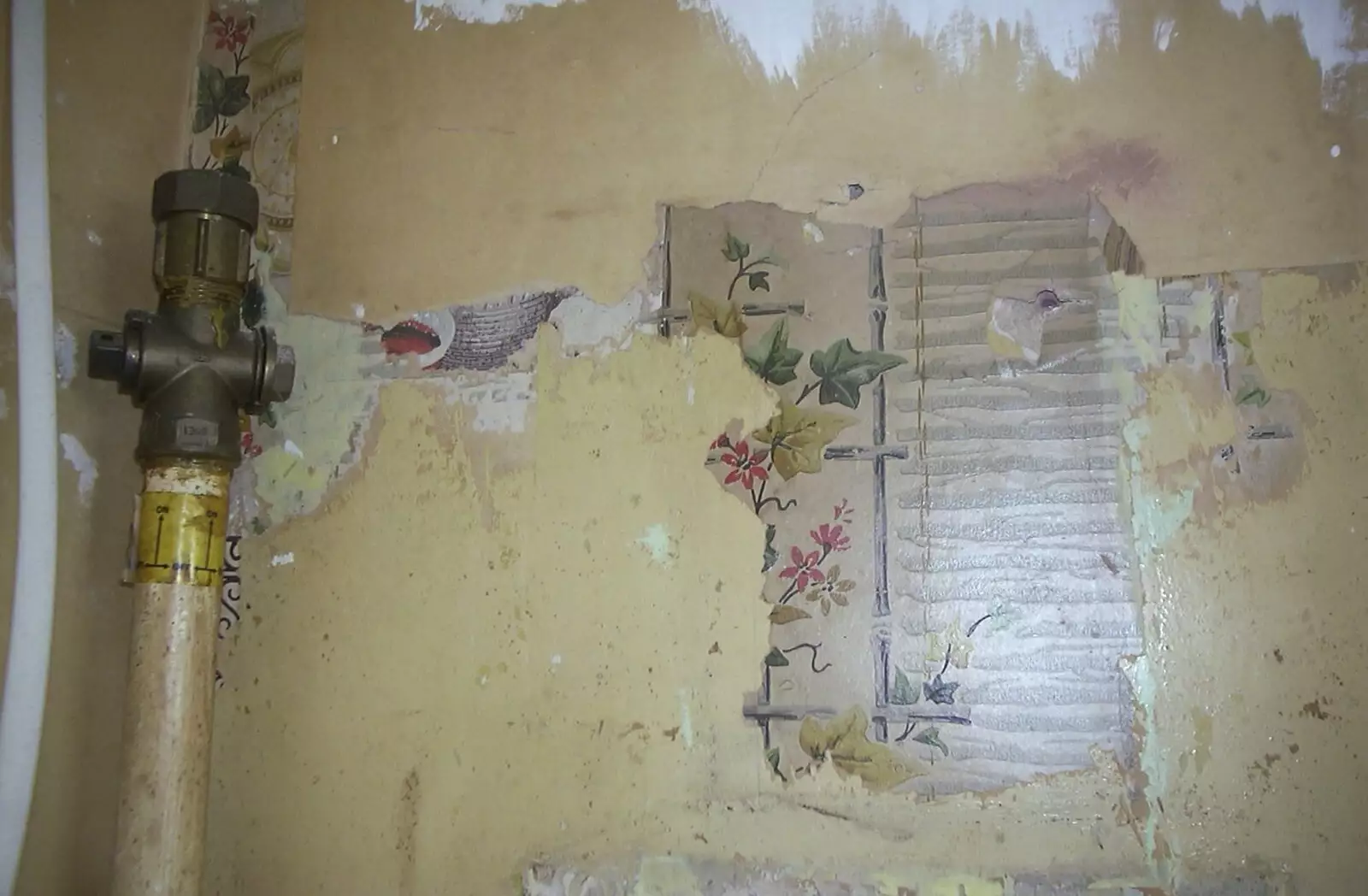 Some 1950s wallpaper is uncovered, from Sis's Kitchen, Morden, London - 15th November 2001