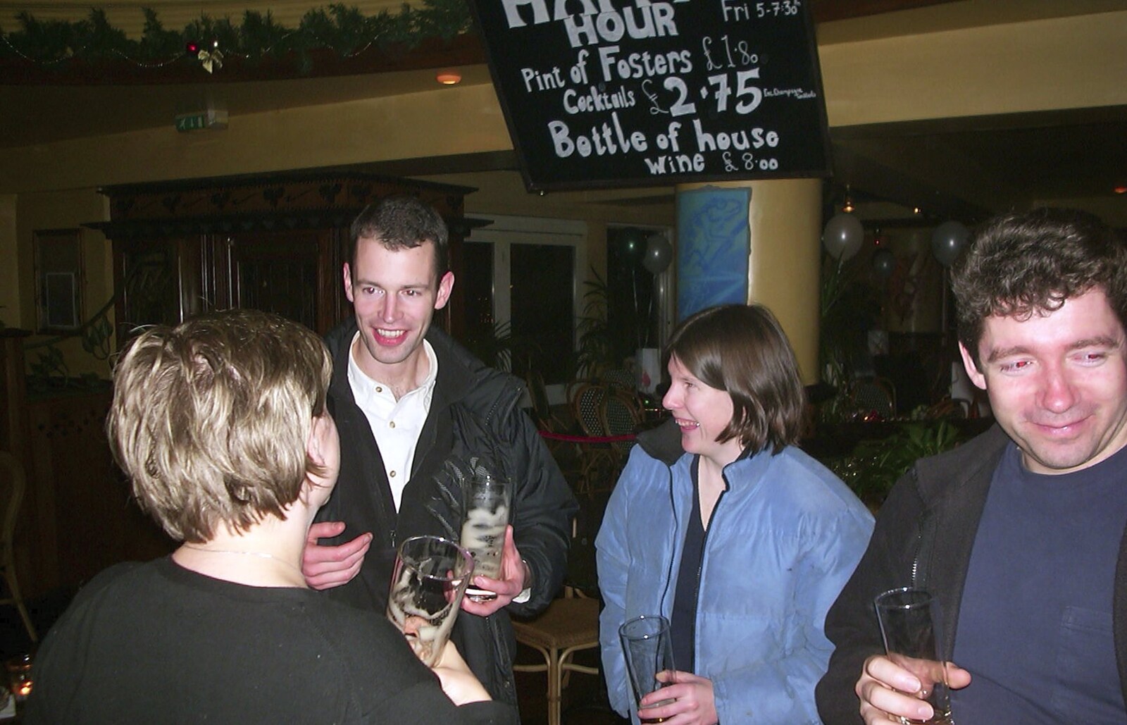 Steve Ridley chats to Traci from 3G Lab at Henry's, Quayside, Cambridge - 5th December 2001