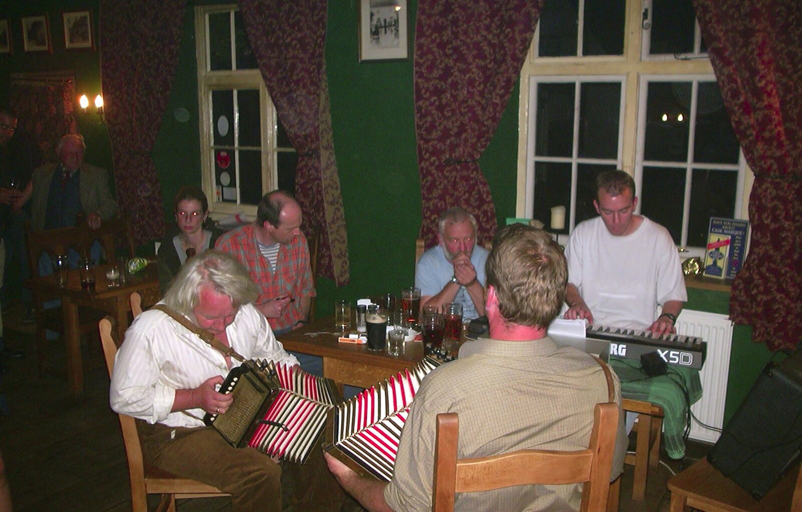 Folk band in the Hoxne Swan from The BSCC at Laxfield and Hoxne, Suffolk - 2nd May 2002