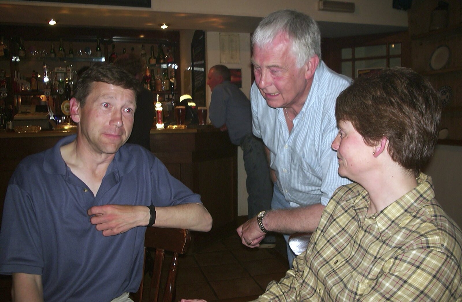The BSCC Bike Ride, Shefford, Bedford - 11th May 2002: Colin leans in for a chat