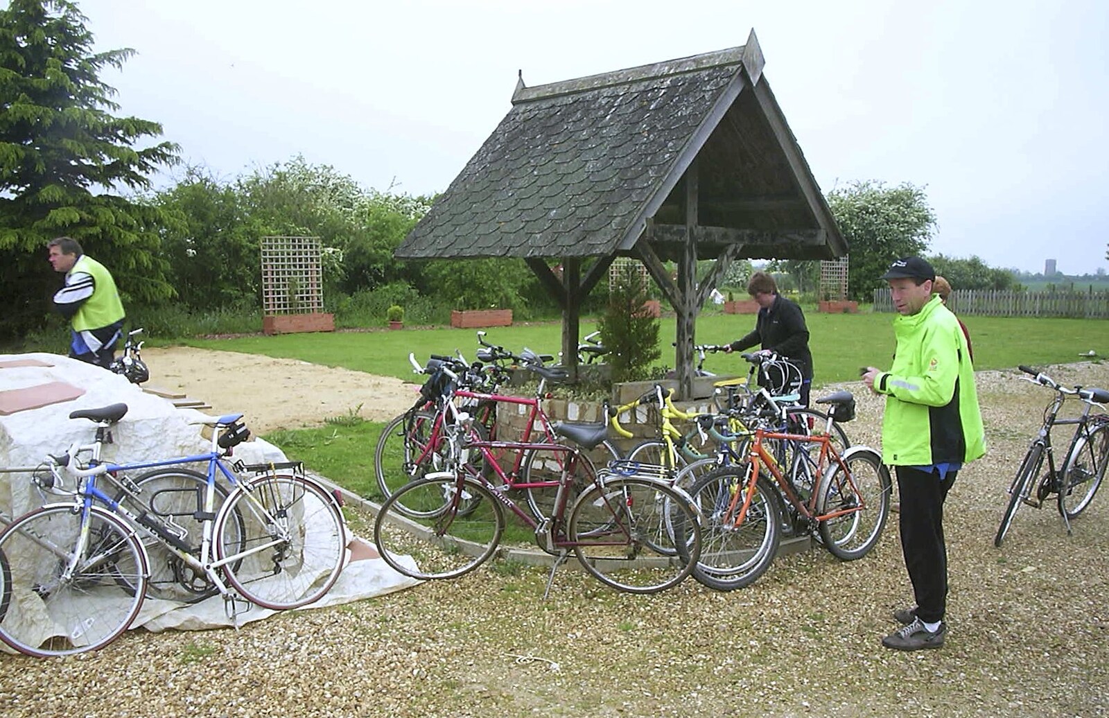 The BSCC Bike Ride, Shefford, Bedford - 11th May 2002: Bikes at the ready