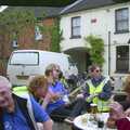 More pub-garden action, The BSCC Bike Ride, Shefford, Bedford - 11th May 2002