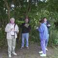 2002 Colin, John, Pippa and Apple huddle under trees