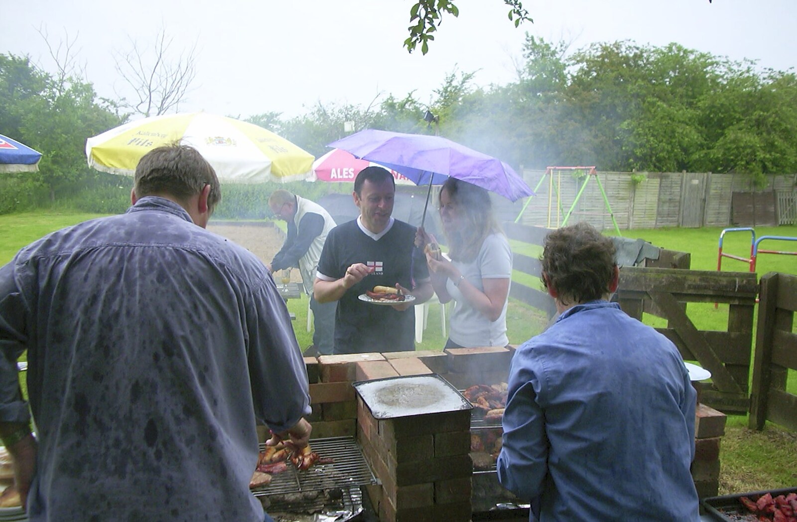 A Rainy Barbeque at the Swan Inn, Brome, Suffolk - 15th June 2002: Ian and Lorraine swing by for food