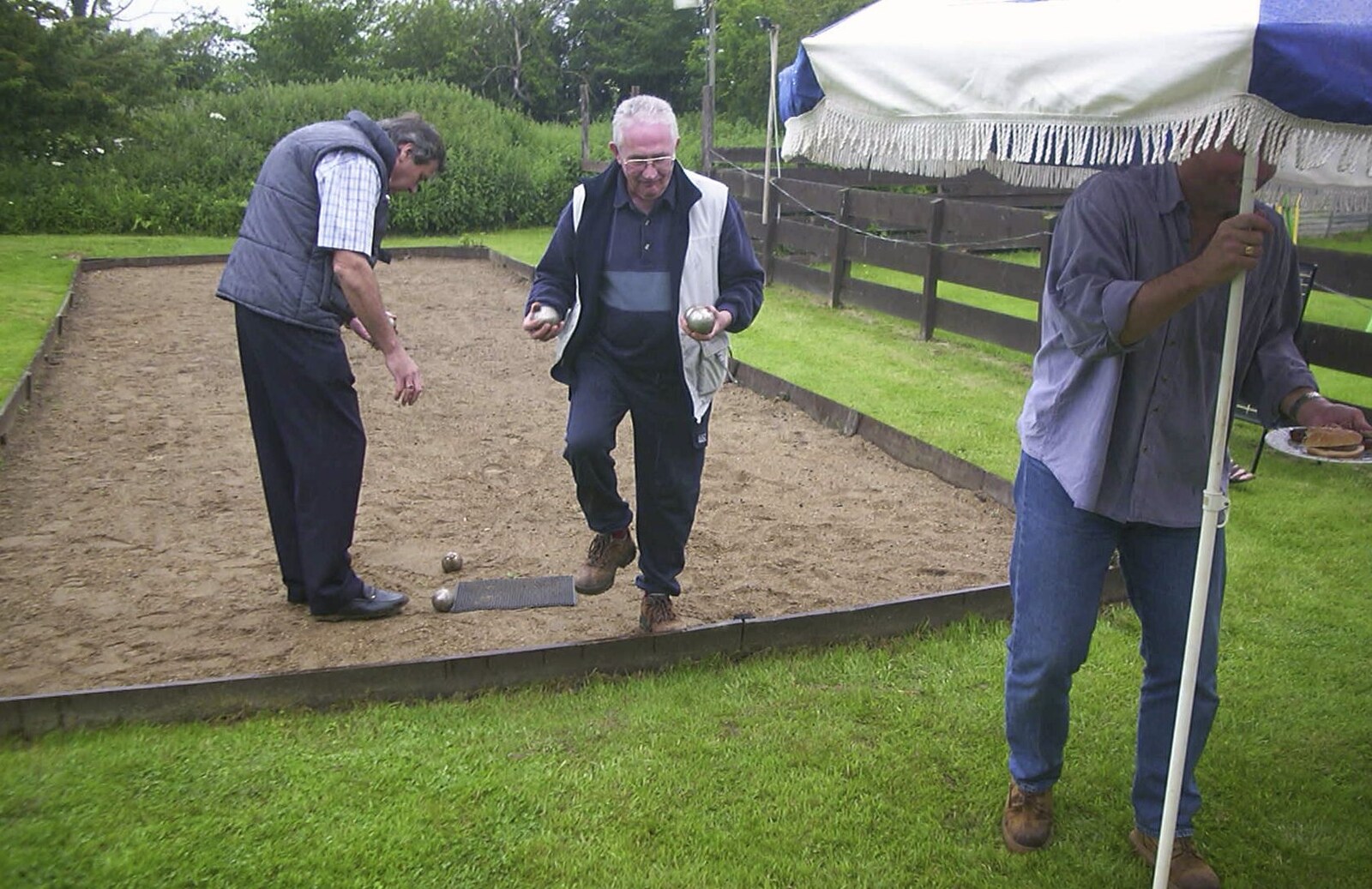 A Rainy Barbeque at the Swan Inn, Brome, Suffolk - 15th June 2002: Alan and Bomber Langdon play Petanque