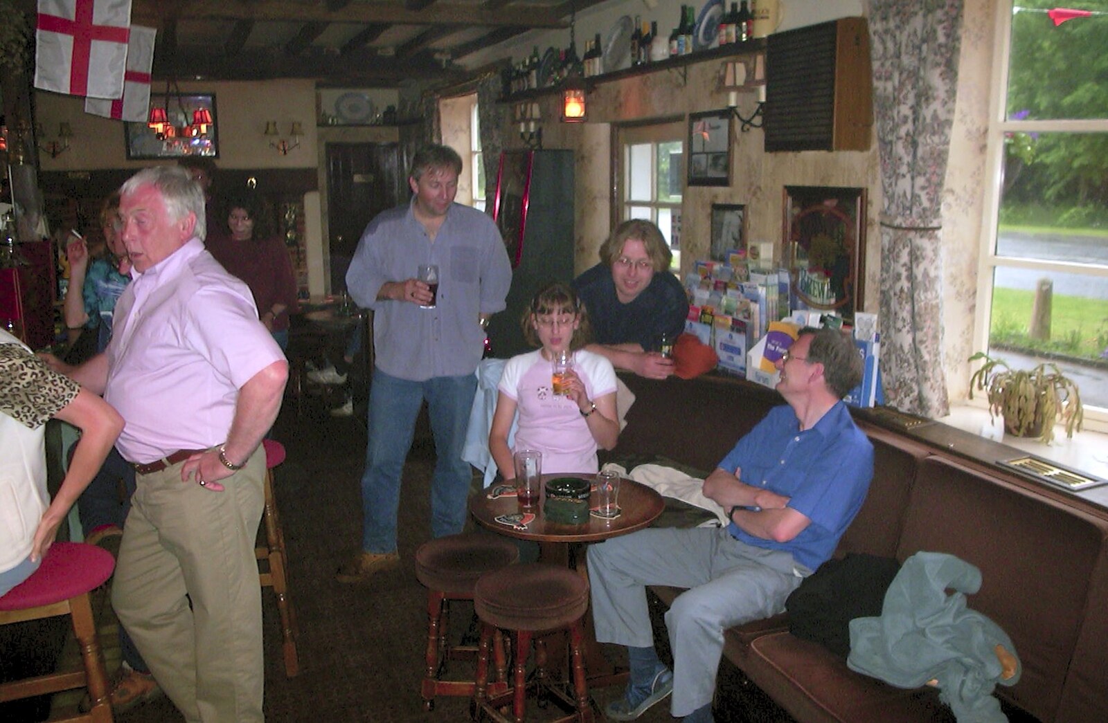 A Rainy Barbeque at the Swan Inn, Brome, Suffolk - 15th June 2002: Suey's on the cider