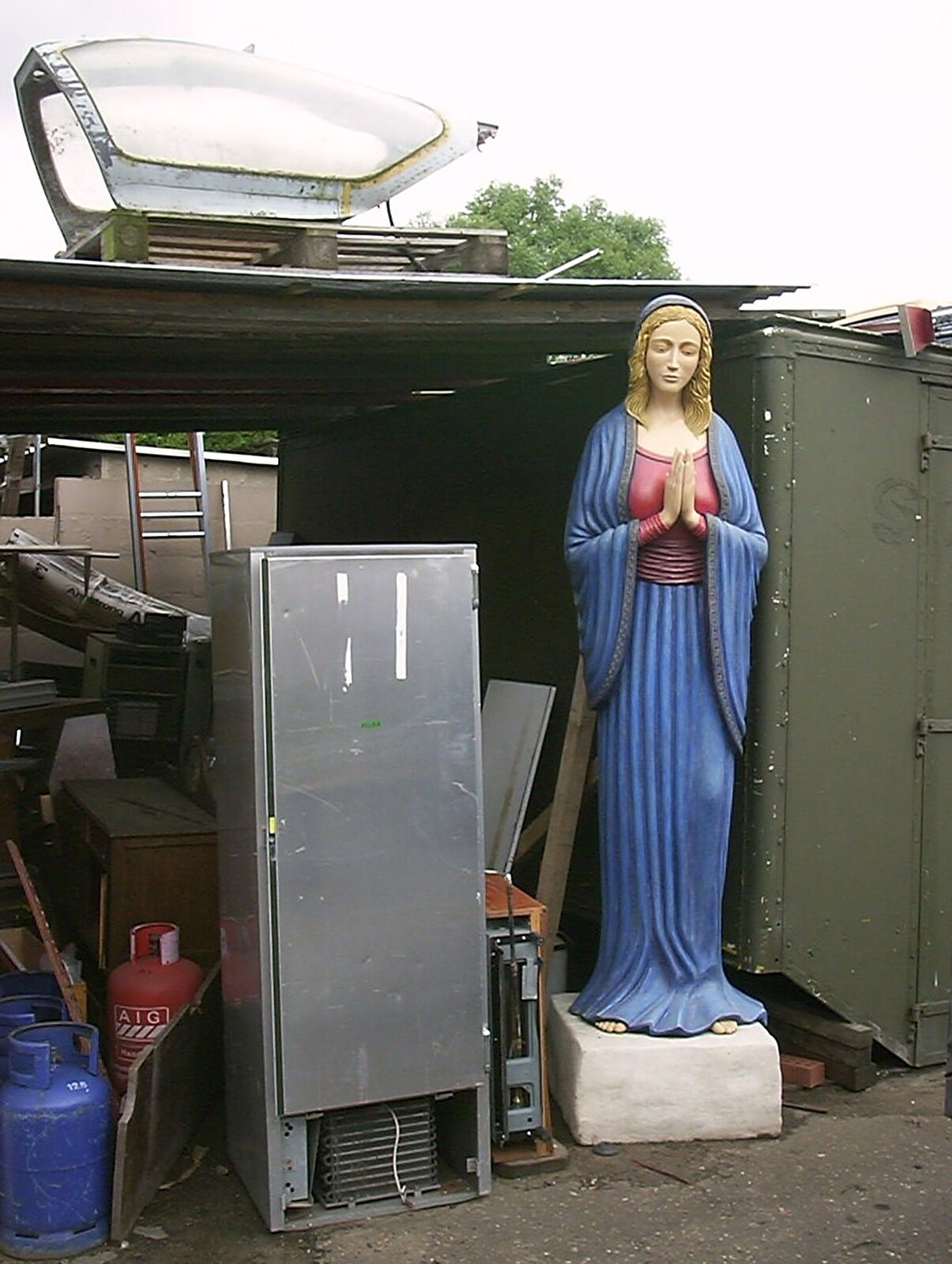 The Scary Mary statue at Pete Gillings from A Hard-Drive Clock and Other Projects, Brome, Suffolk - 28th June 2002