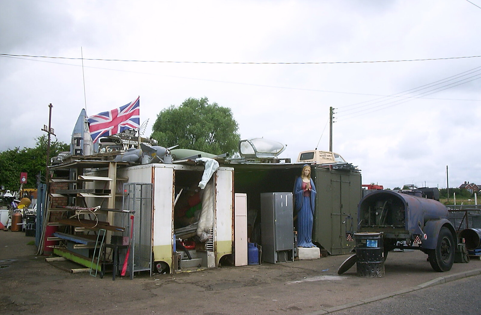Pete Gillings' scrap yard from A Hard-Drive Clock and Other Projects, Brome, Suffolk - 28th June 2002