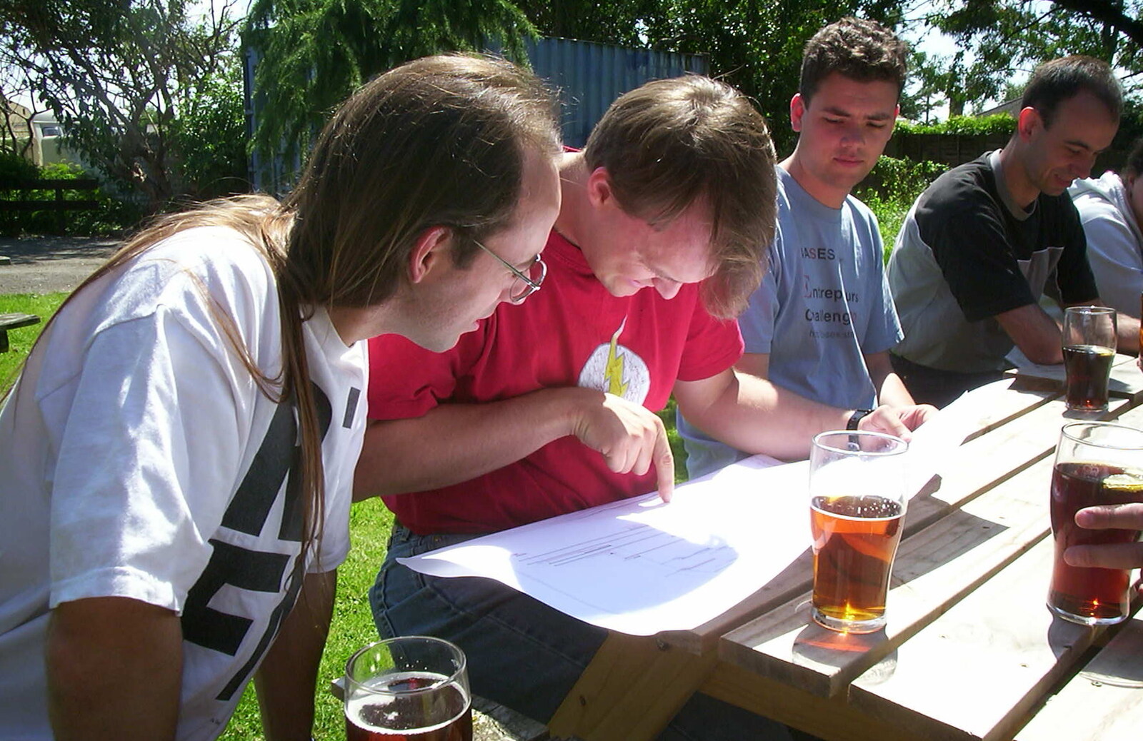 Dave and Nick choose some food from BSCC Rides, Petanque at the Swan and July Miscellany - 21st July 2002