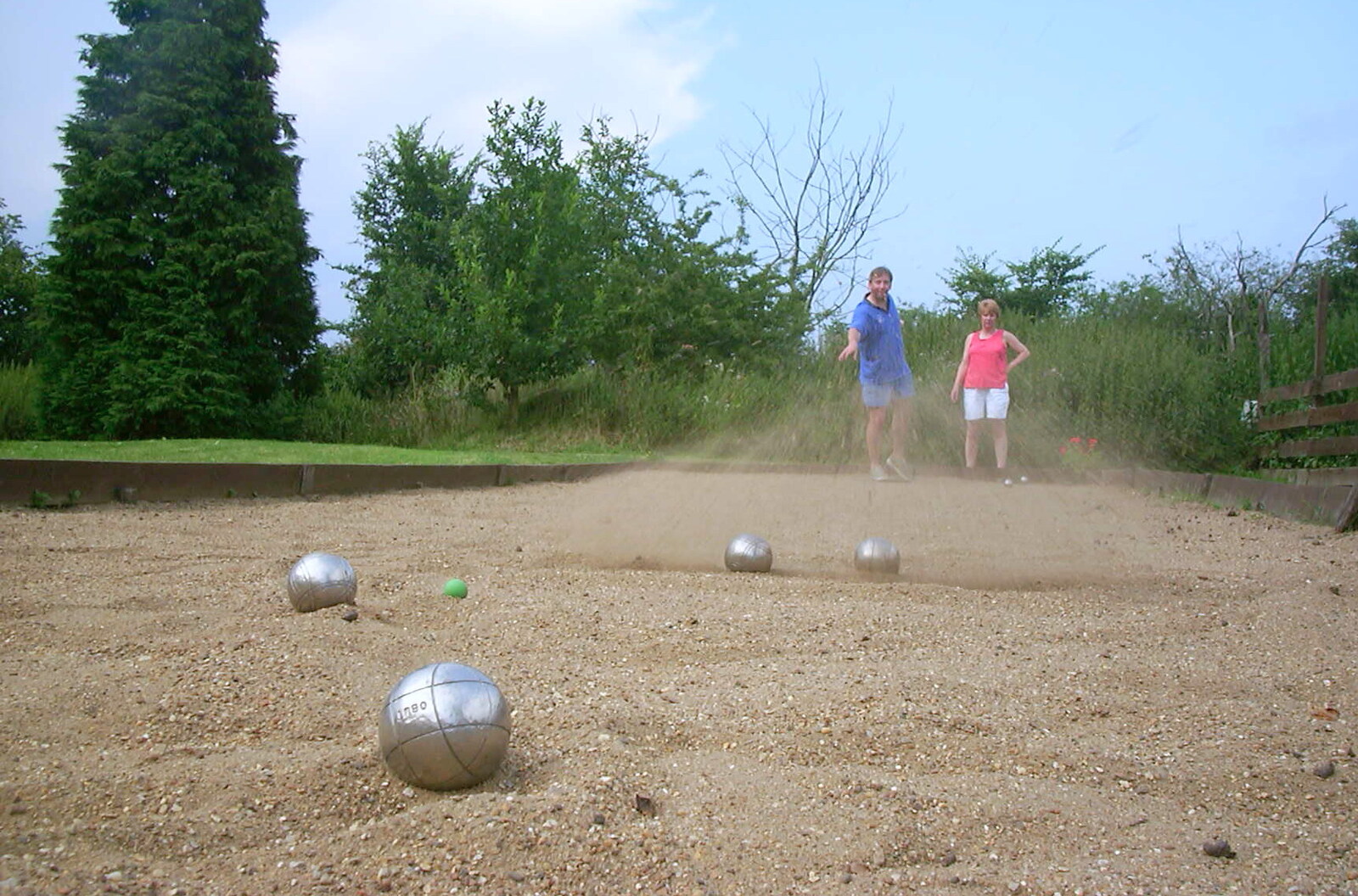 There's a spurt of sand as a boule lands from BSCC Rides, Petanque at the Swan and July Miscellany - 21st July 2002