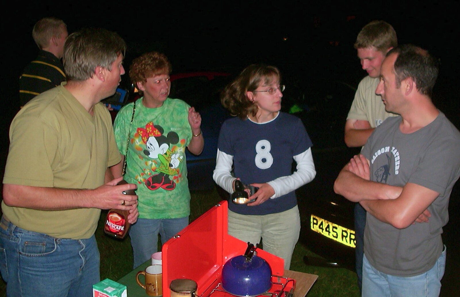 A BSCC Splinter Group Camping Weekend, Theberton, Suffolk - 11th August 2002: Everyone hangs around by the kettle