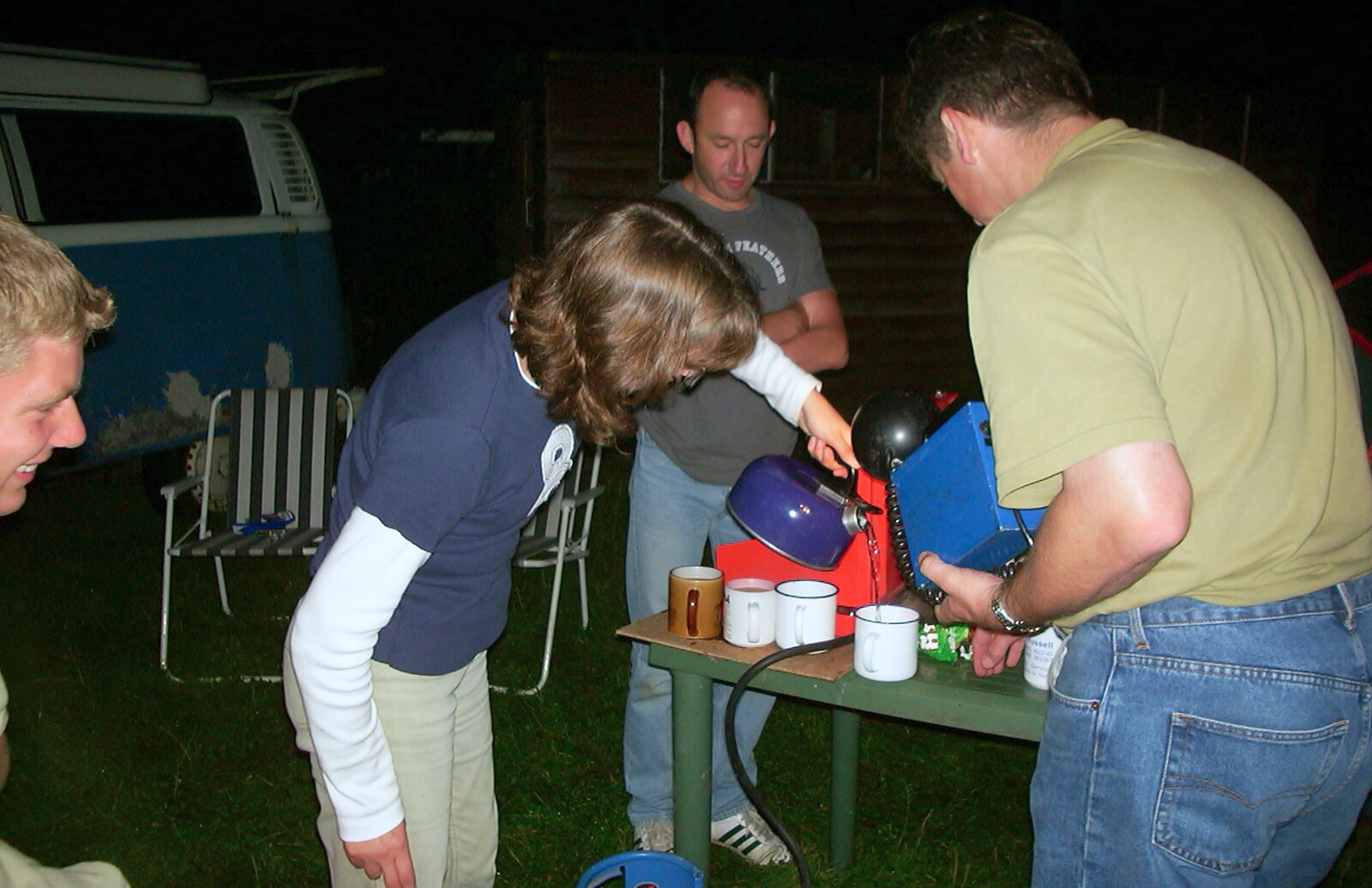 A BSCC Splinter Group Camping Weekend, Theberton, Suffolk - 11th August 2002: Suey makes some coffees