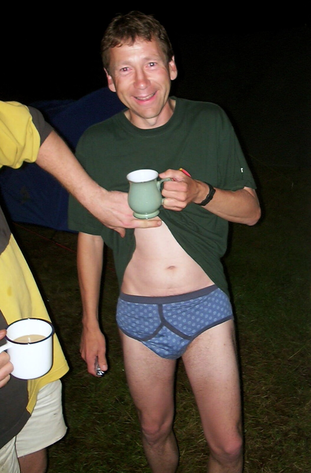 A BSCC Splinter Group Camping Weekend, Theberton, Suffolk - 11th August 2002: Apple gets his Y-fronts out