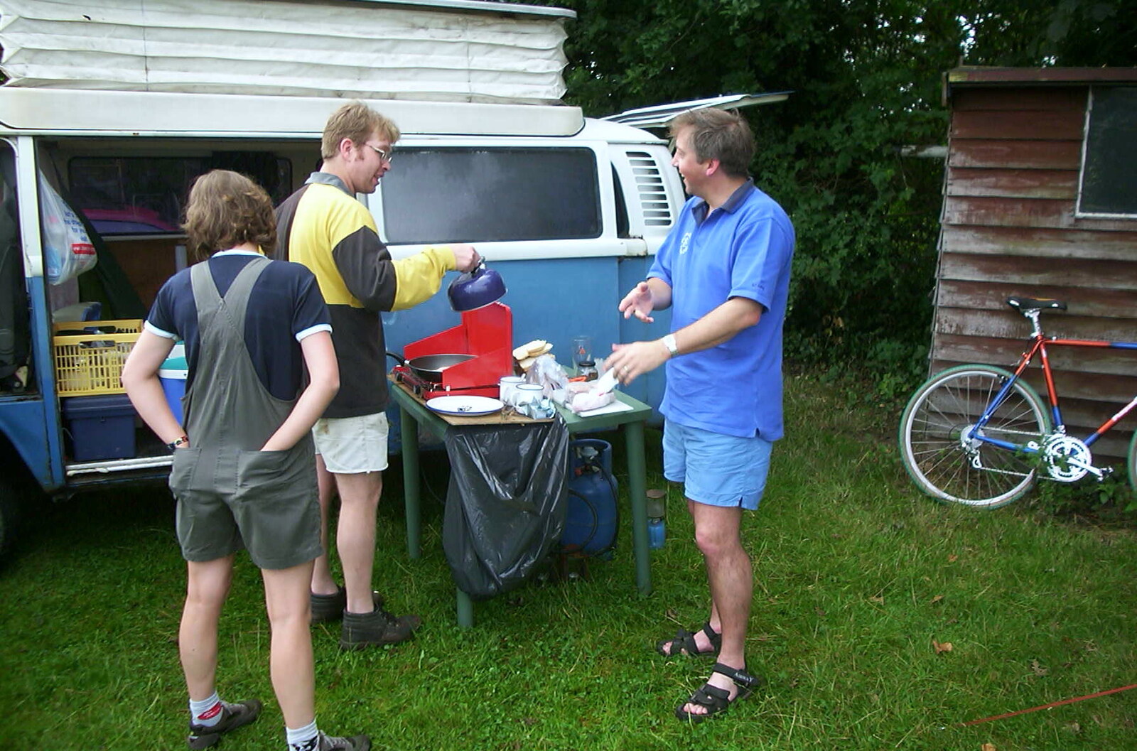 A BSCC Splinter Group Camping Weekend, Theberton, Suffolk - 11th August 2002: Marc's got the kettle on again