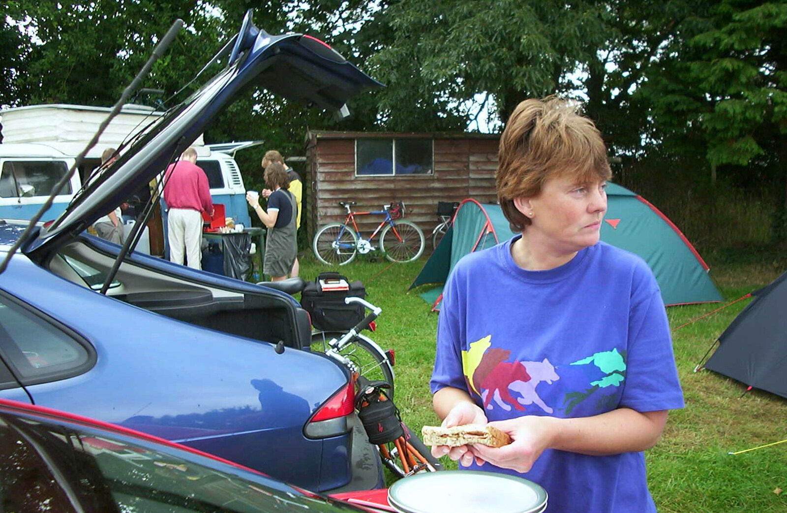 A BSCC Splinter Group Camping Weekend, Theberton, Suffolk - 11th August 2002: Pippa checks if the coast is clear