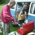 Bill's doing the whole Full English, A BSCC Splinter Group Camping Weekend, Theberton, Suffolk - 11th August 2002