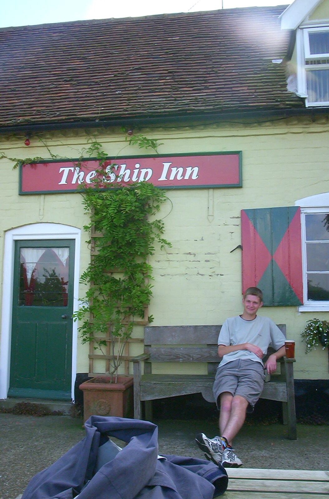 A BSCC Splinter Group Camping Weekend, Theberton, Suffolk - 11th August 2002: The Boy Phil waits outside the Ship Inn