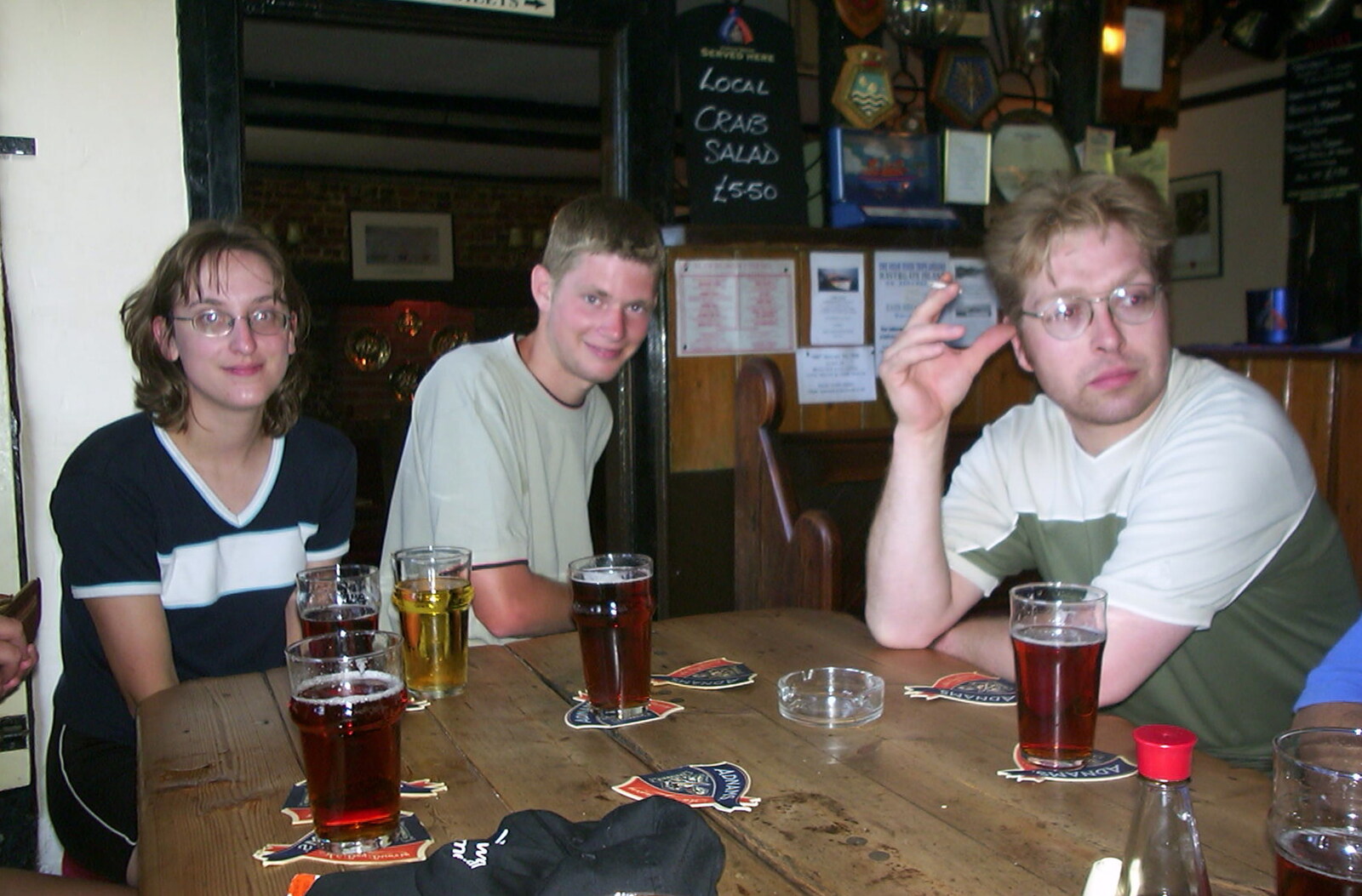 A BSCC Splinter Group Camping Weekend, Theberton, Suffolk - 11th August 2002: Sue, Phil and Marc wait for lunch