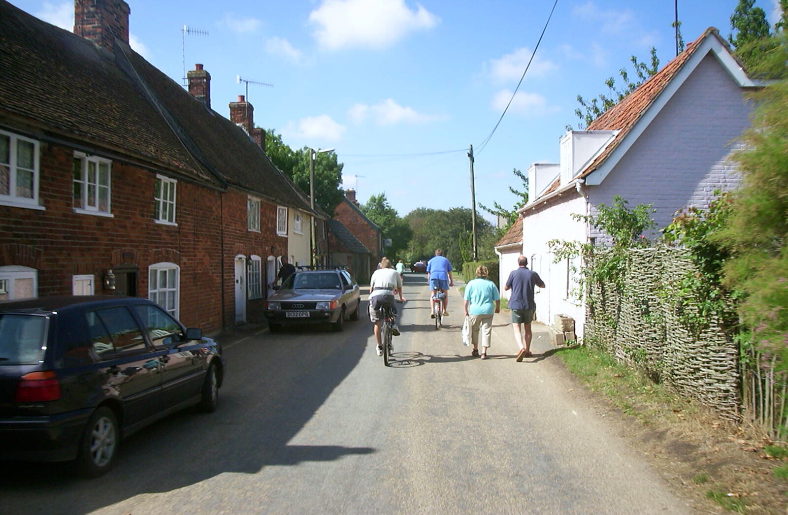 A BSCC Splinter Group Camping Weekend, Theberton, Suffolk - 11th August 2002: Cycling on Quay Street