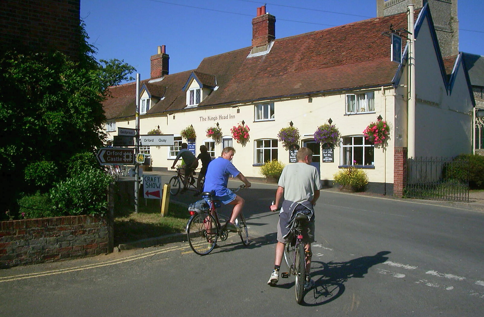 A BSCC Splinter Group Camping Weekend, Theberton, Suffolk - 11th August 2002: Back through Orford, past the Kings Head