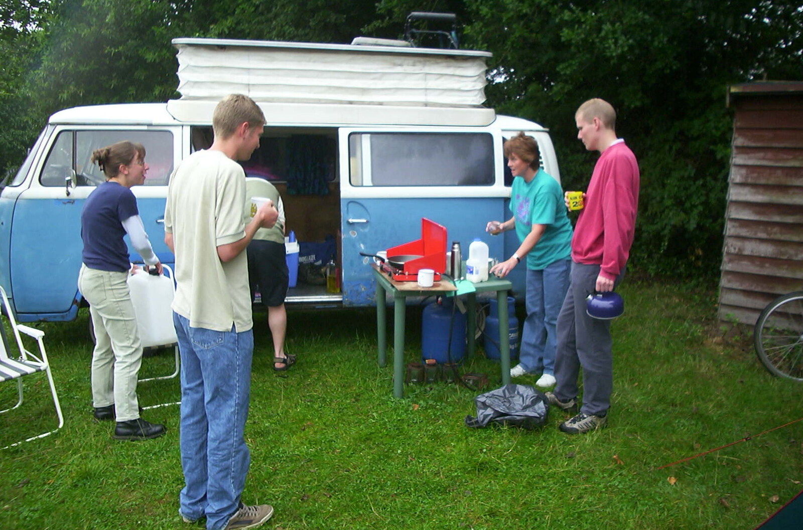 A BSCC Splinter Group Camping Weekend, Theberton, Suffolk - 11th August 2002: Another kettle moment on the final morning